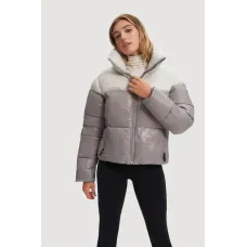 Krótka damska kurtka puchowa Noize Lotte Cropped Puffer S z pluszowym kołnierzem – szaro-beżowa