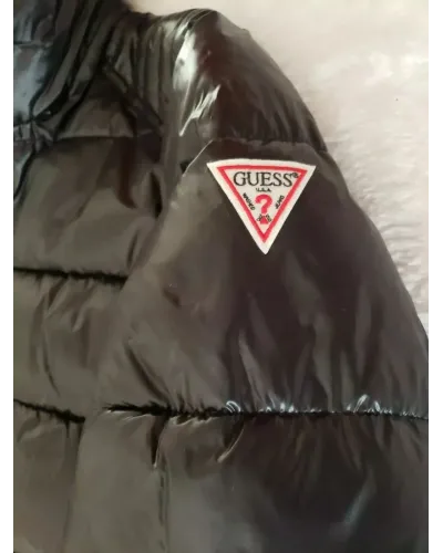 Czarna kurtka zimowa męska Guess S – styl, komfort i ochrona na zimę